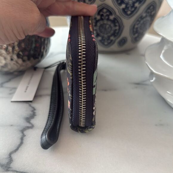 NWT Aimee Kesternberg Zip Around Wristlet in
Majestic Floral - Picture 3 of 8